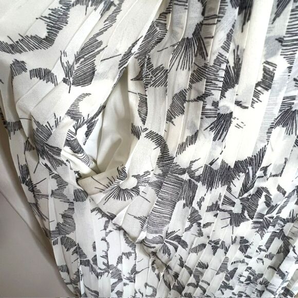 BANANA REPUBLIC FLORAL PLEATED CHIFFON OCCAISION DRESS PETITE SIZE 4 - Picture 9 of 13